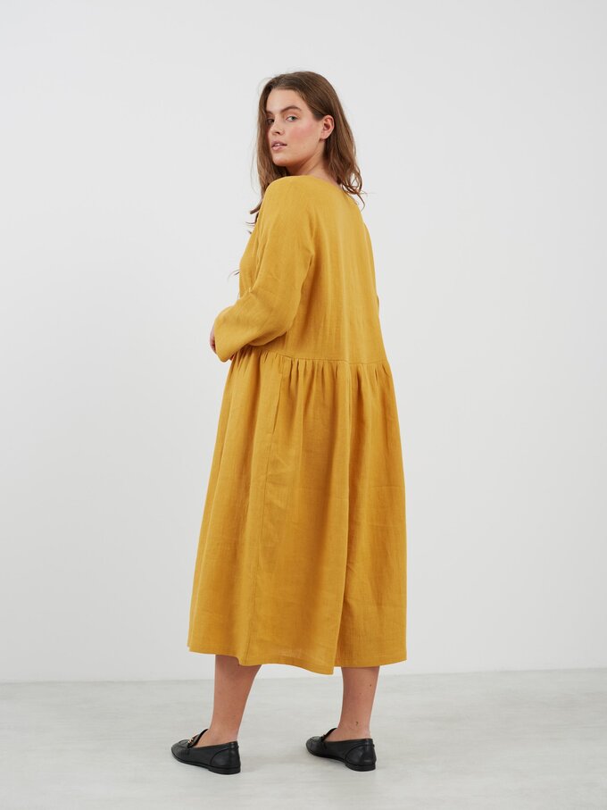 Bild 6 von GEMMA Langarm Leinenkleid in Senf von ALBERALKIRK