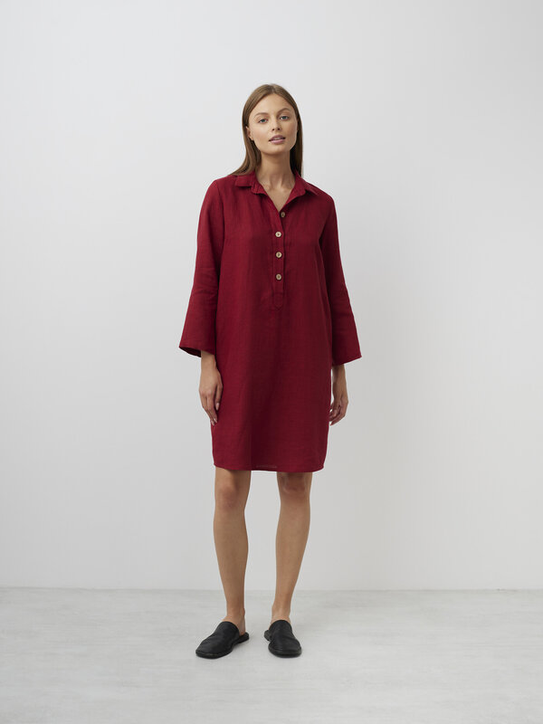 Bild 1 von GIANNA Leinen Tunika Kleid in Cherry Red, you can also choose other colors above von Love and Confuse