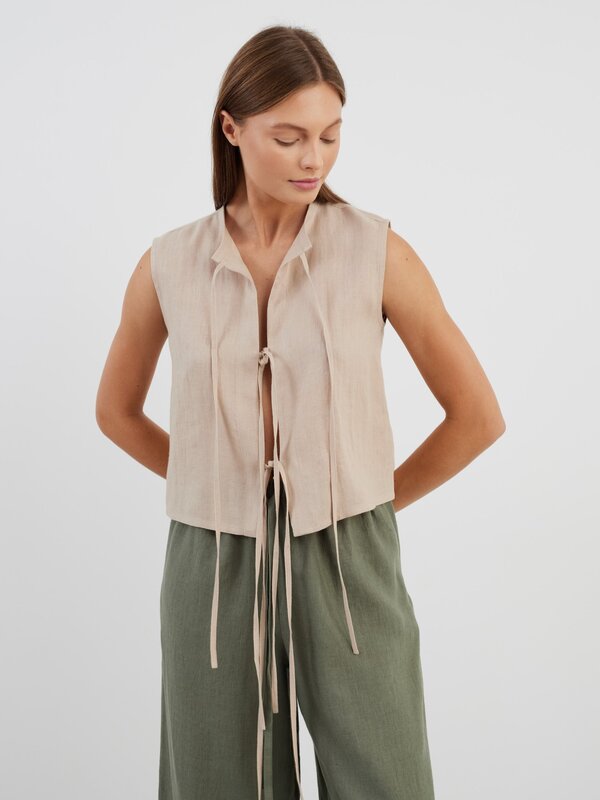 Bild 1 von HEIDI Leinentop mit Bindeverschluss in Beige von ALBERALKIRK