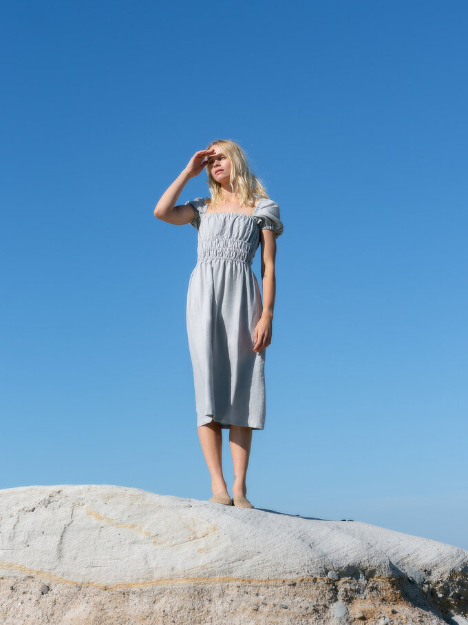 Bild 2 von HOLIDAY Leinenkleid mit Puffärmeln in Cloudy Grey, you can also choose other colors above von ALBERALKIRK