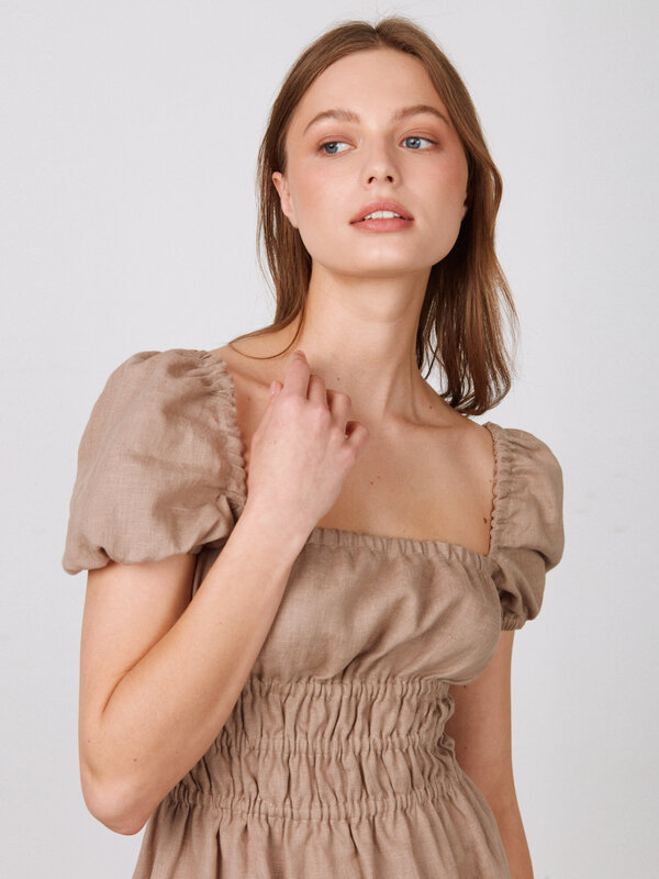 Bild 1 von HOLIDAY Leinenkleid mit Puffärmeln in Sand Brown, you can also choose other colors above von Love and Confuse