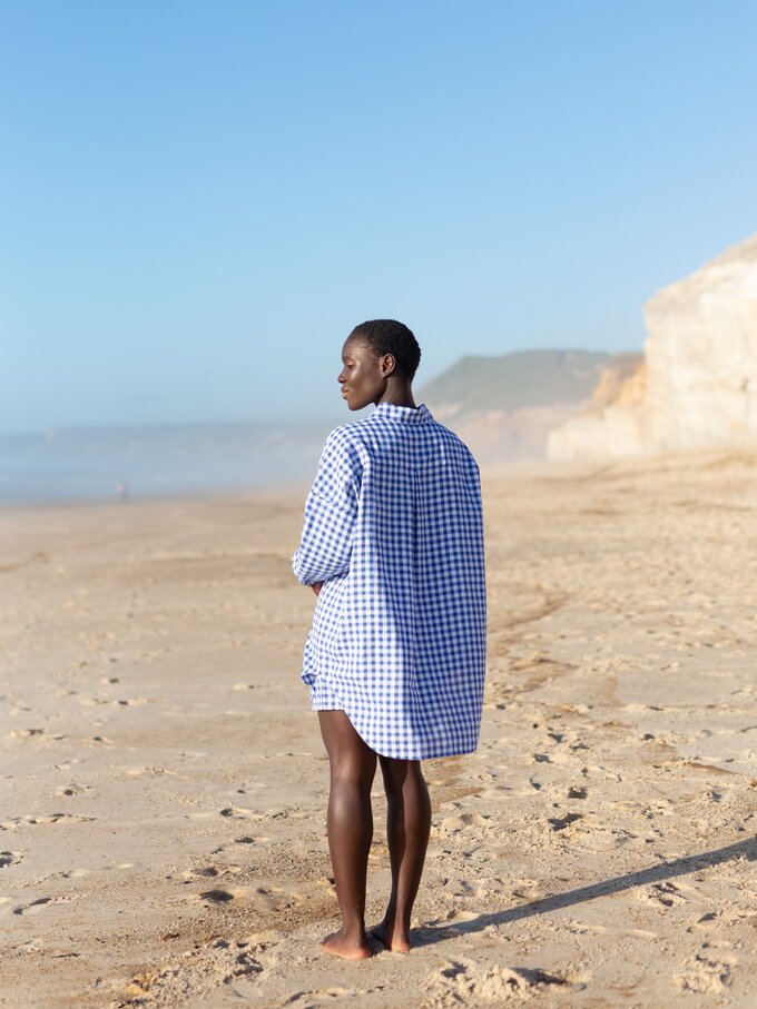 Image 4 of ISLA High-Waisted Linen Shorts in Gingham Blue from ALBERALKIRK