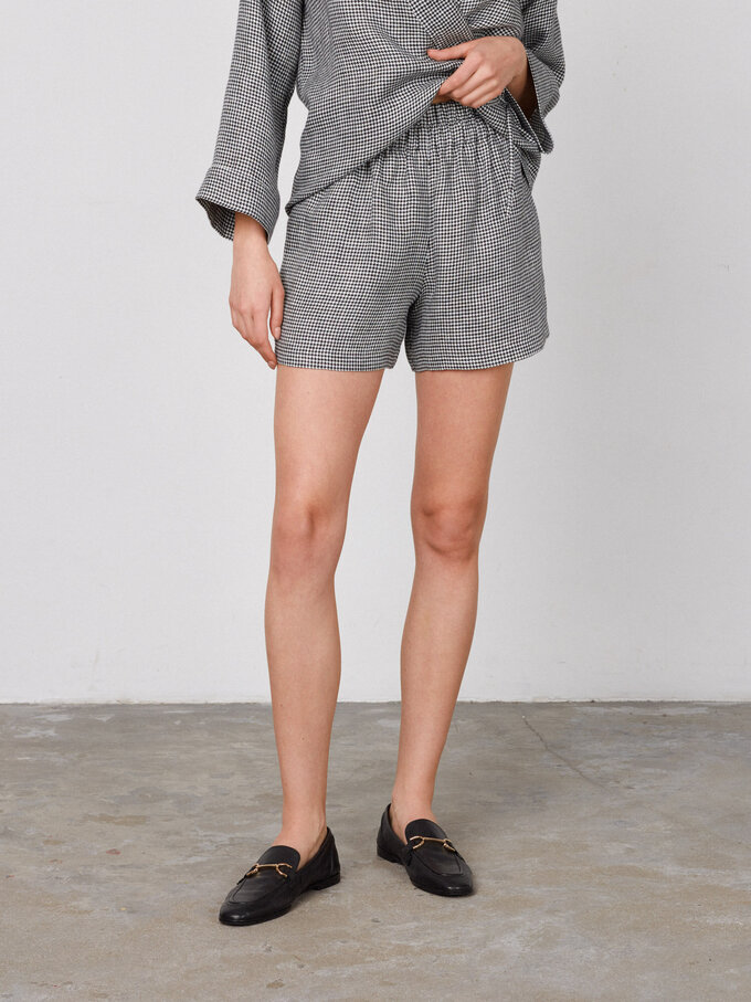 Bild 1 von ISLA - Hochgeschnittene Leinen Shorts in Houndstooth, you can also choose other colors above von ALBERALKIRK