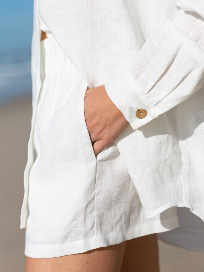 Bild 3 von ISLA - Hochgeschnittene Leinen Shorts in Ivory, you can also choose other colors above von ALBERALKIRK
