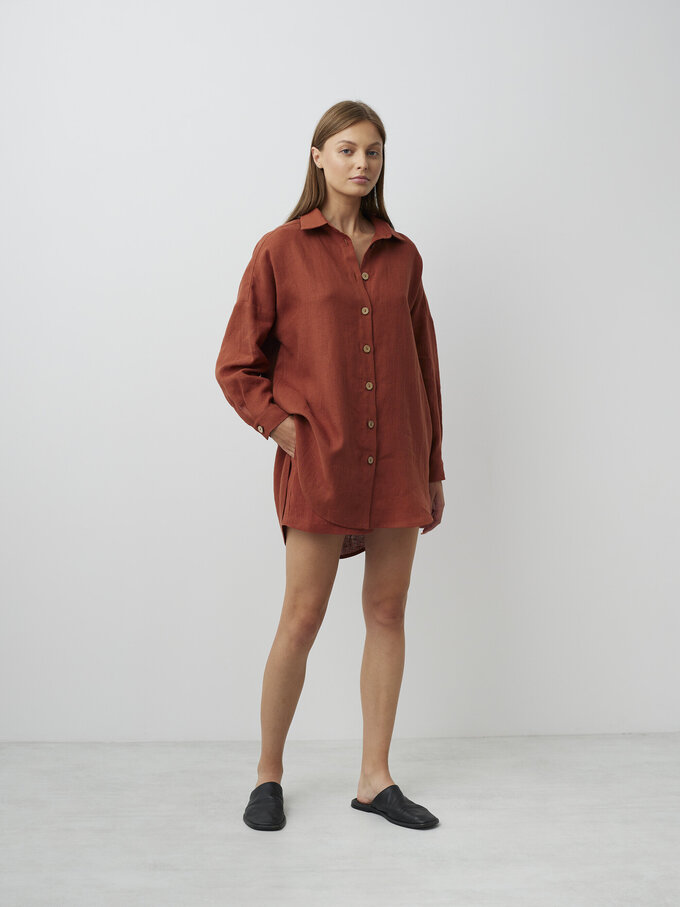 Bild 2 von ISLA - Hochgeschnittene Leinen Shorts in Rust, you can also choose other colors above von ALBERALKIRK
