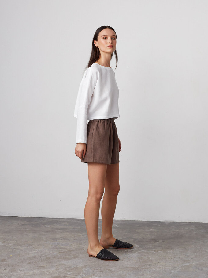Bild 2 von IVY - Locker Geschnittenes, Kurzes Leinentop in White, you can also choose other colors above von ALBERALKIRK