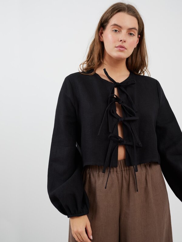 Bild 1 von KOA Leinentop mit Knotenverschluss in Heavy Black von ALBERALKIRK