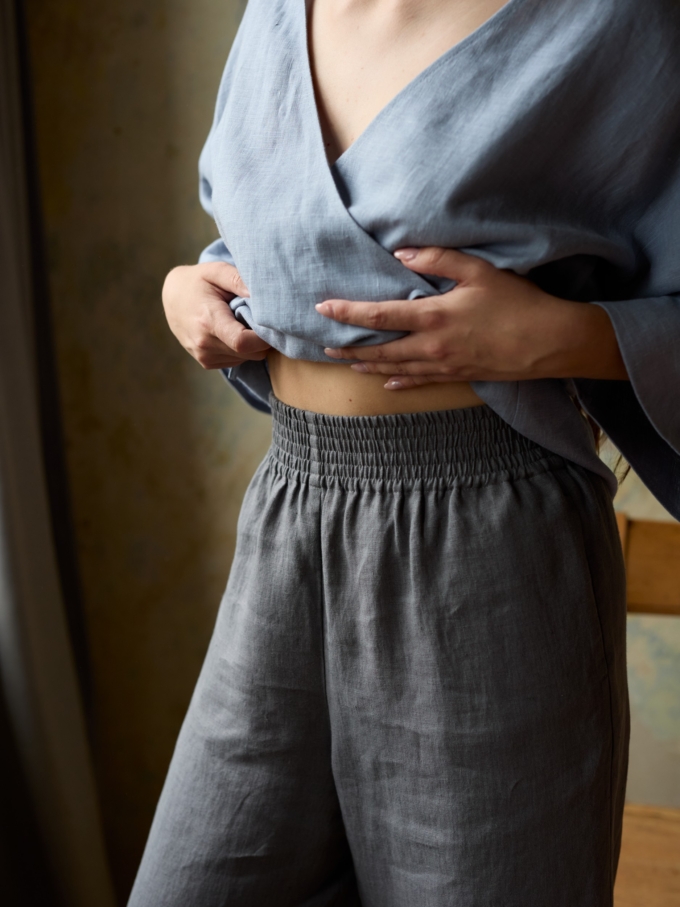 Image 2 of RILEY cropped wide-leg linen pants in Light Grey, featuring an elastic waistband, from ALBERALKIRK.