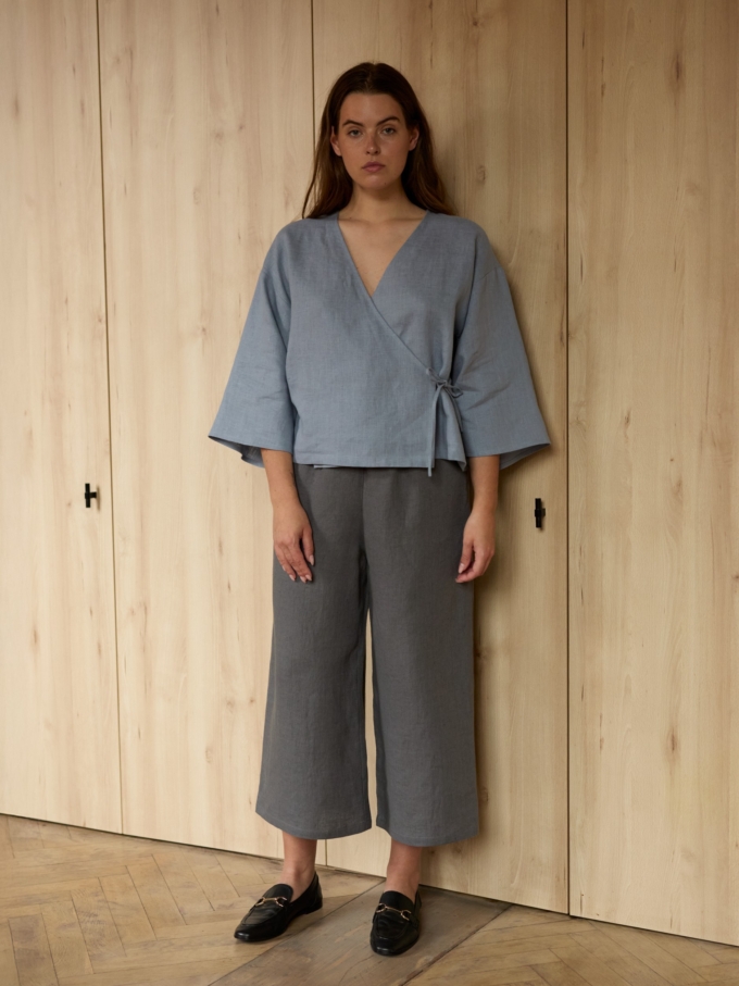 Image 3 of RILEY cropped wide-leg linen pants in Light Grey, featuring an elastic waistband, from ALBERALKIRK.