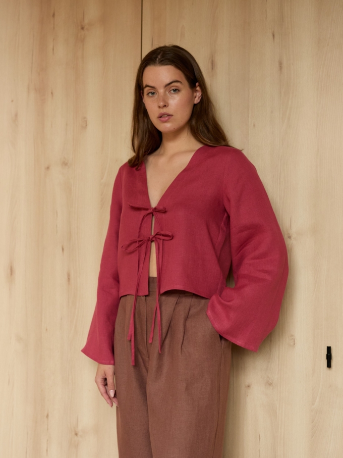 Image 4 of JAMES tailored linen pants in Heavy Dark Brown, featuring a high waist, pleated front, and side pockets, from ALBERALKIRK.