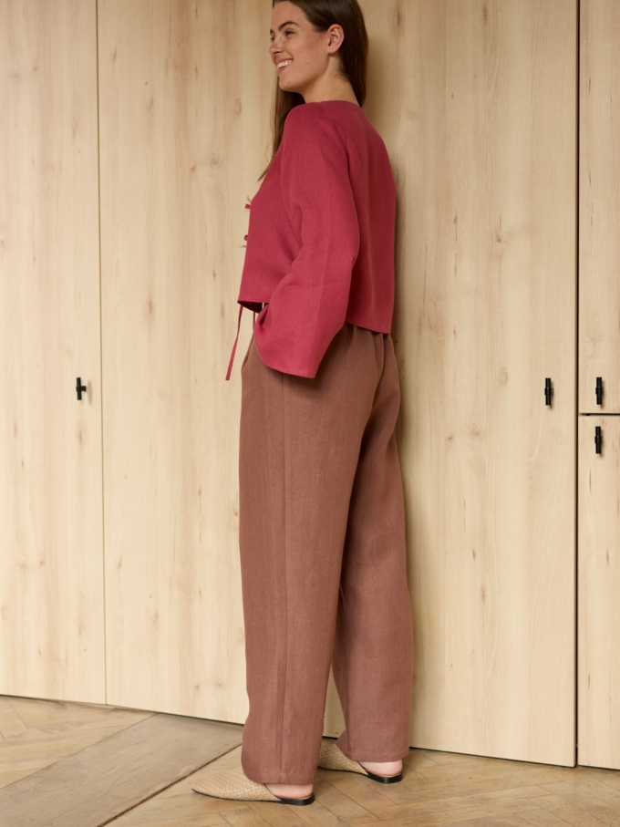 Image 5 of JAMES tailored linen pants in Heavy Dark Brown, featuring a high waist, pleated front, and side pockets, from ALBERALKIRK.