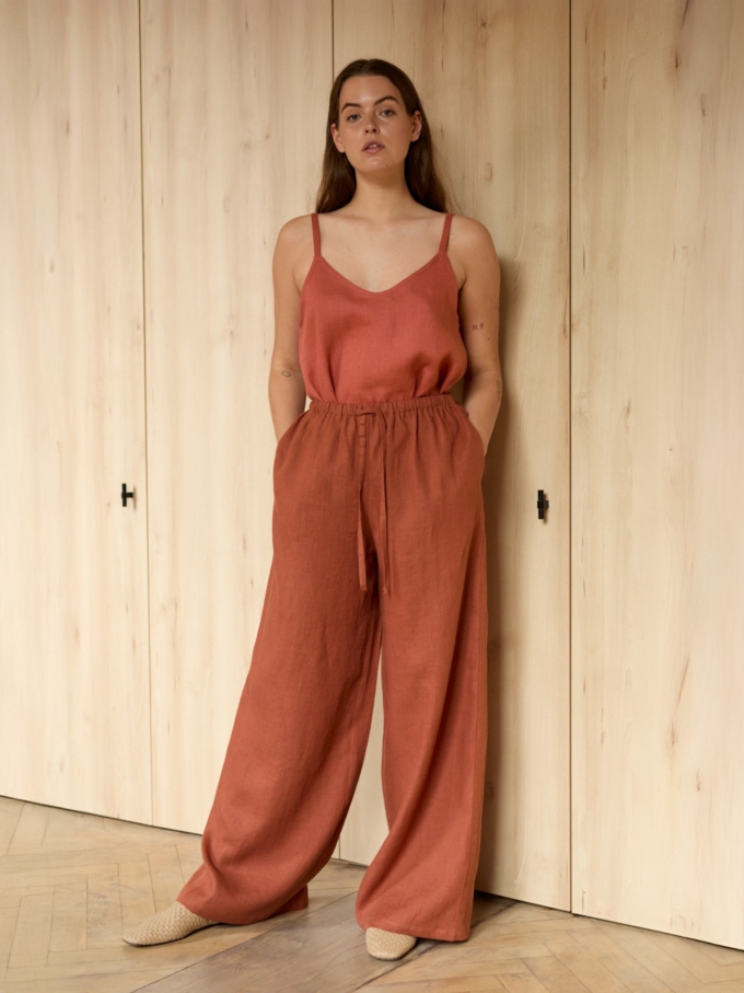 Image 4 of LUCAS wide-leg linen pants in Rust, featuring a drawstring waist and relaxed fit, from ALBERALKIRK.