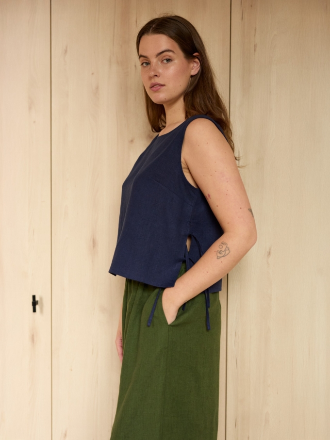 Image 4 of AVERY linen tank top in Navy Blue, featuring adjustable side ties and a scoop neckline, from ALBERALKIRK.