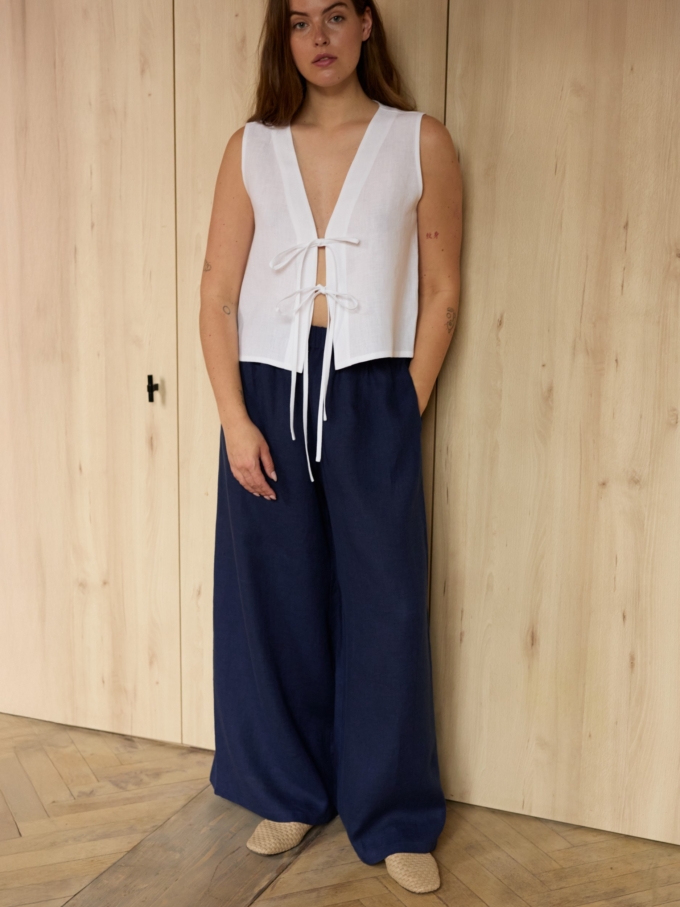 Image 3 of PEARL high-waisted wide-leg linen pants in Navy Blue, featuring an elastic waistband, from ALBERALKIRK.