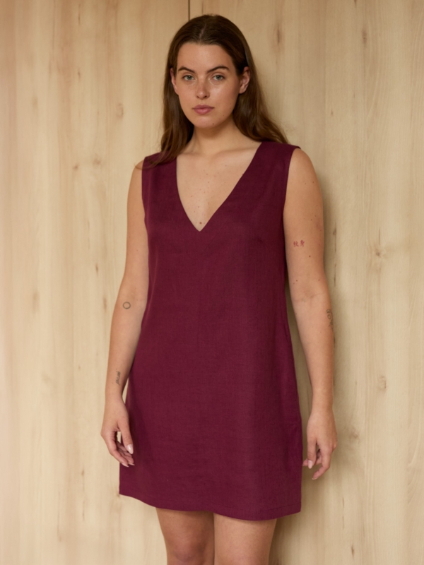 Image 1 of PAULA sleeveless linen shift dress in Eggplant, featuring a V-neck and side pockets, from ALBERALKIRK.