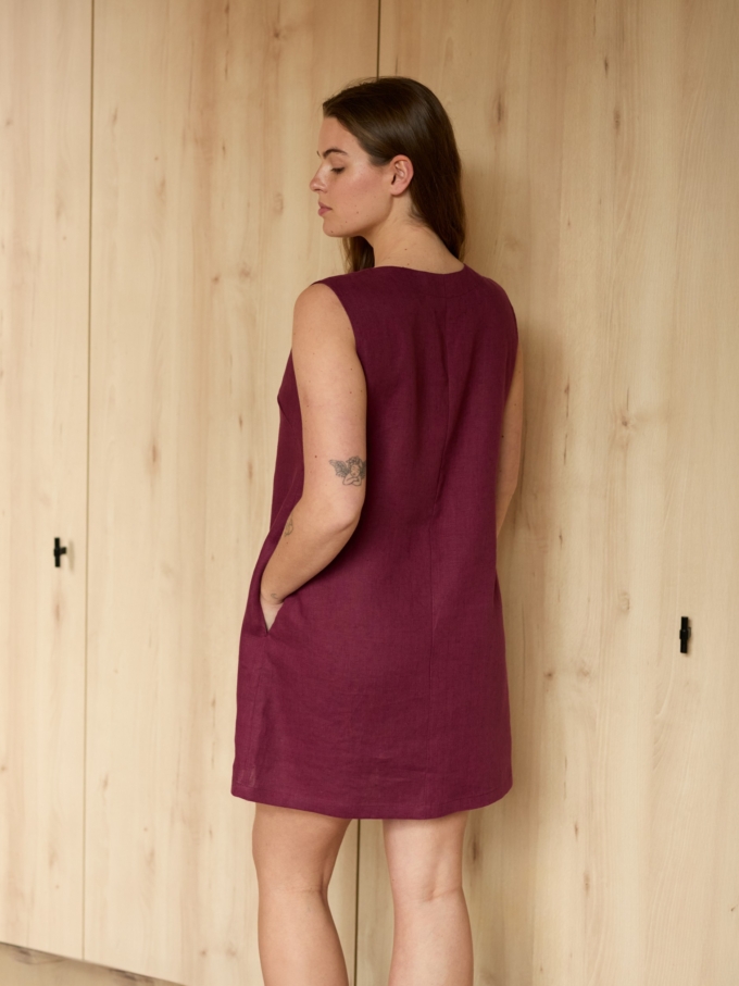 Image 5 of PAULA sleeveless linen shift dress in Eggplant, featuring a V-neck and side pockets, from ALBERALKIRK.