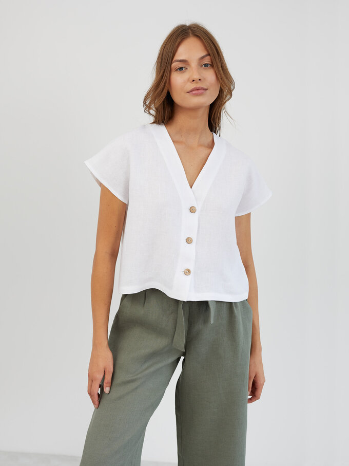 Image 4 of Cropped Linen Button-Down Shirt in White LYLA from ALBERALKIRK | Handmade Linen Clothing for Women