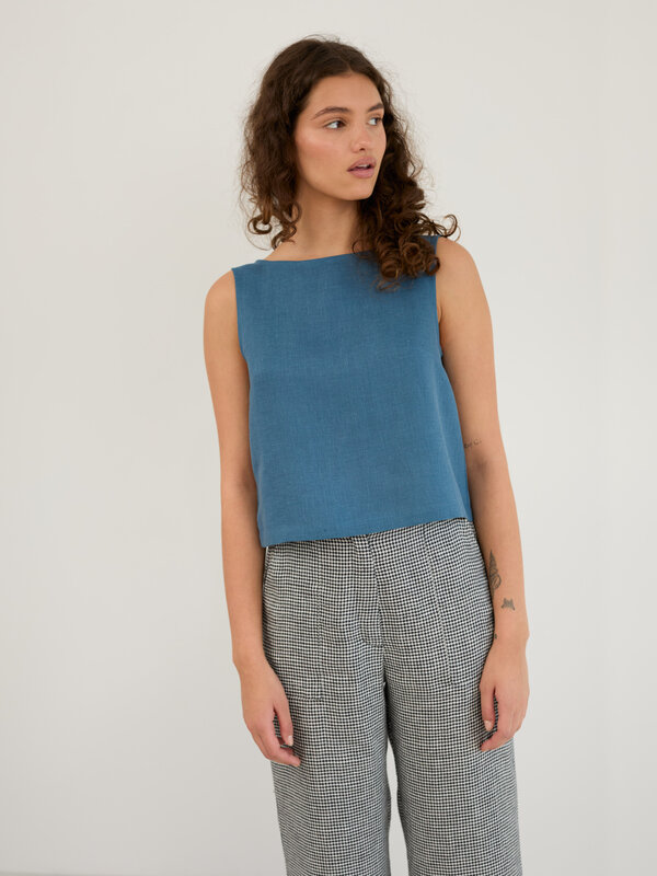 Image 1 of Linen Cropped Tank Top in Blue Sea SONATE from ALBERALKIRK | Handmade Linen Clothing for Women