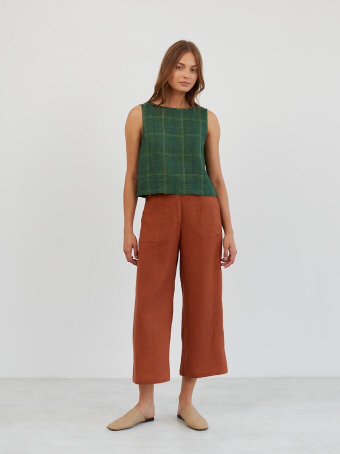 Image 2 of Cropped Linen Tank Top in Green Plaid SONATE from ALBERALKIRK | Handmade Linen Clothing for Women