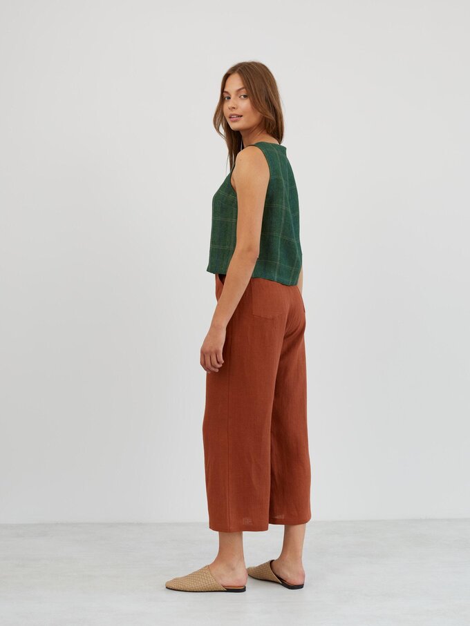 Image 6 of Cropped Linen Tank Top in Green Plaid SONATE from ALBERALKIRK | Handmade Linen Clothing for Women