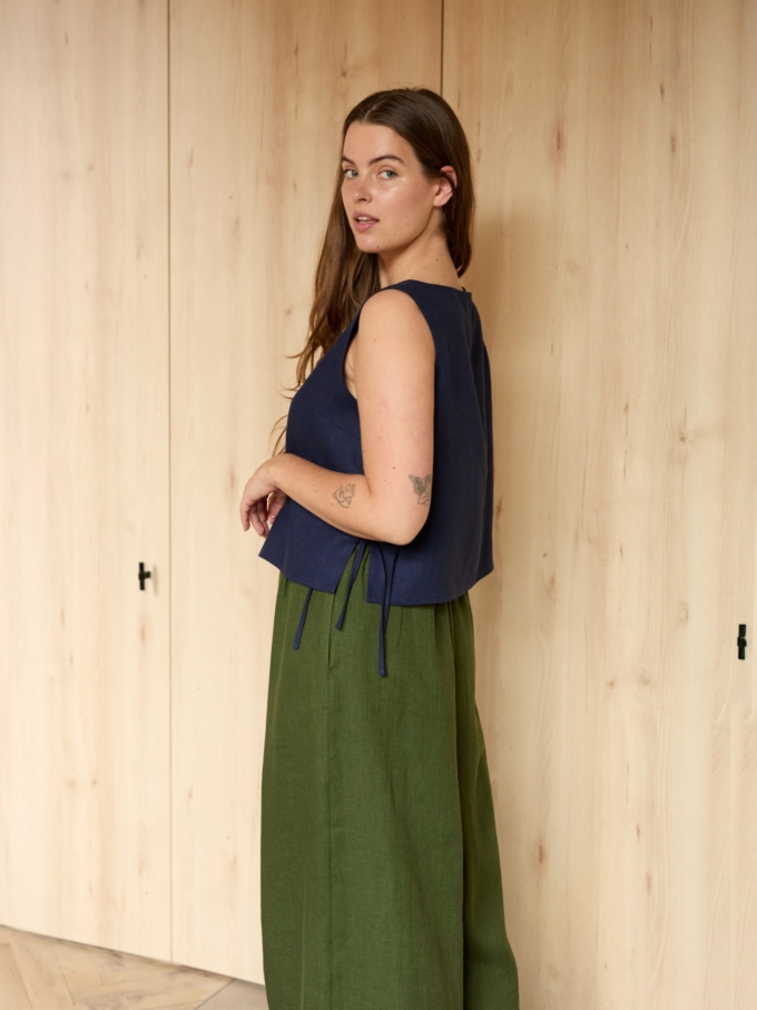 Image 3 of AVERY linen tank top in Navy Blue, featuring adjustable side ties and a scoop neckline, from ALBERALKIRK.