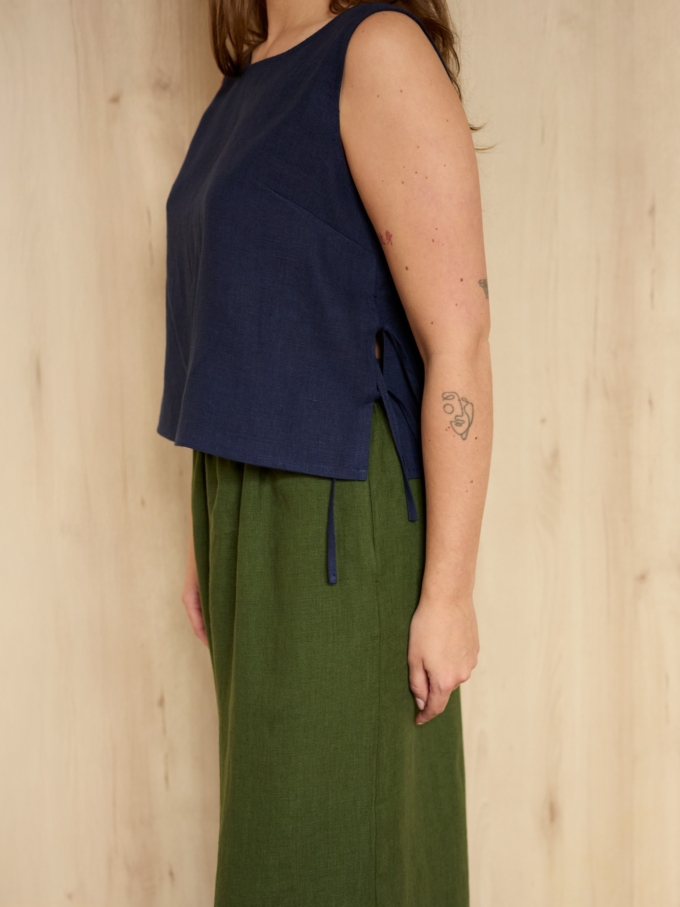 Image 5 of AVERY linen tank top in Navy Blue, featuring adjustable side ties and a scoop neckline, from ALBERALKIRK.