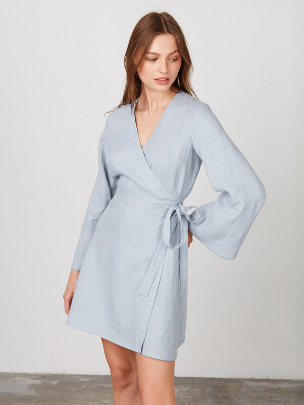 Bild 1 von LYDIA Langarm Wickelkleid aus Leinen in Bluestone, you can also choose other colors above von ALBERALKIRK