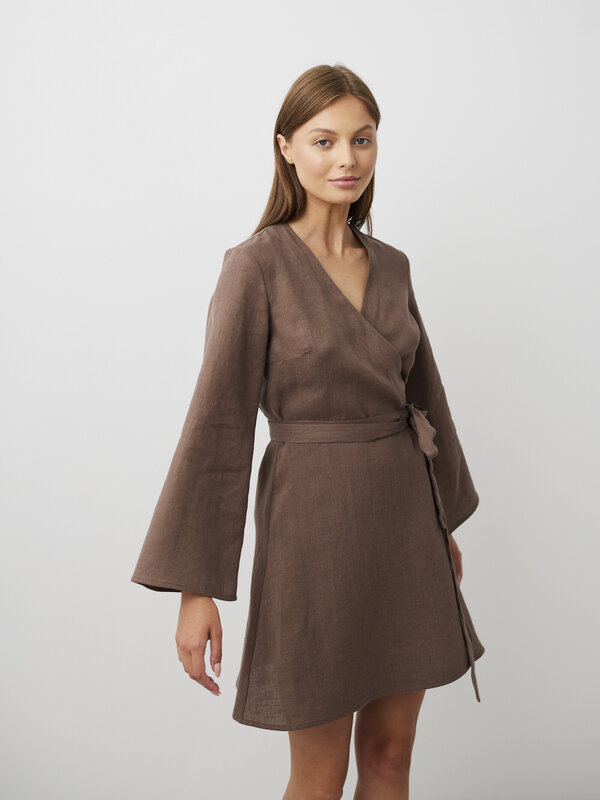 Bild 1 von LYDIA Langarm Wickelkleid aus Leinen in Cocoa, you can also choose other colors above von ALBERALKIRK
