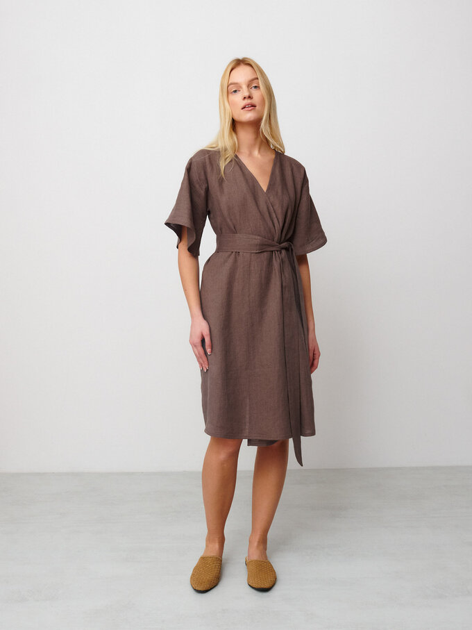 Bild 4 von MARY Leinen Wickelkleid in Cocoa, you can also choose other colors above von ALBERALKIRK