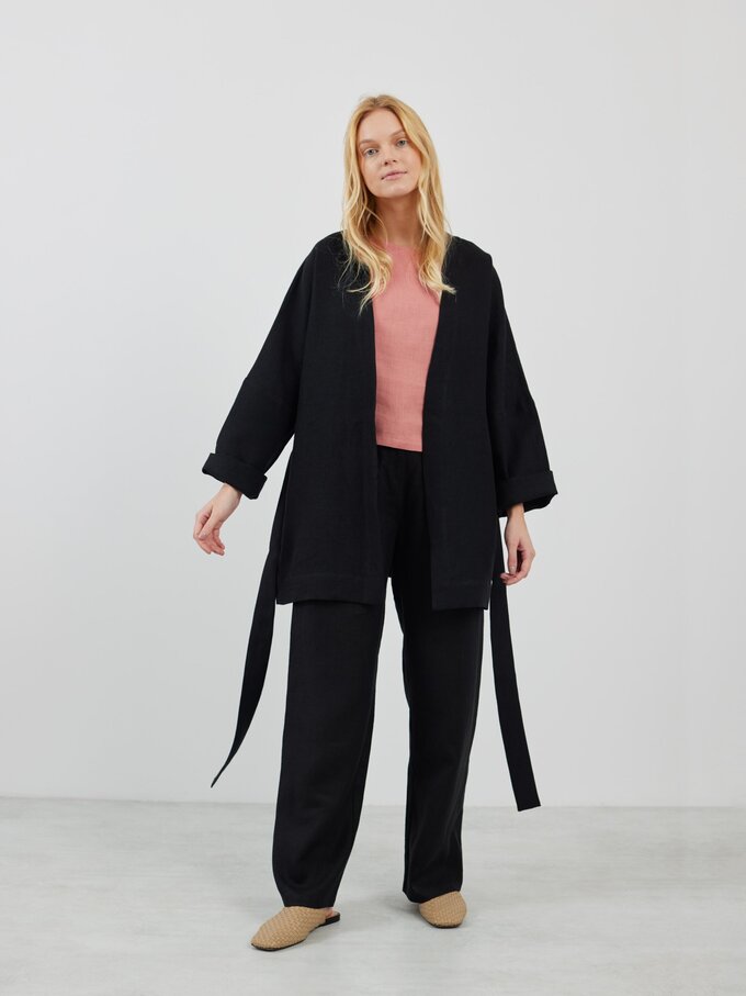 Bild 2 von MAVIS Offene Leinenjacke in Heavy Black von ALBERALKIRK