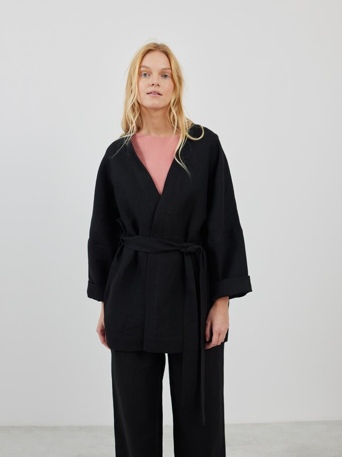 Bild 3 von MAVIS Offene Leinenjacke in Heavy Black von ALBERALKIRK