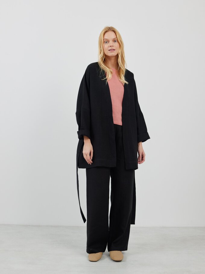 Bild 5 von MAVIS Offene Leinenjacke in Heavy Black von ALBERALKIRK