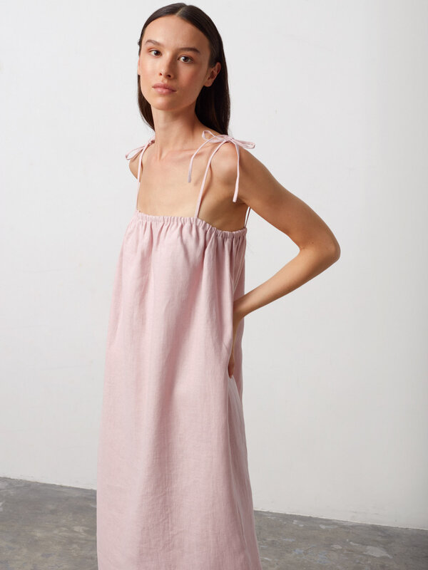Bild 1 von MINT Leinenkleid mit Bindeträgern in von Love and Confuse