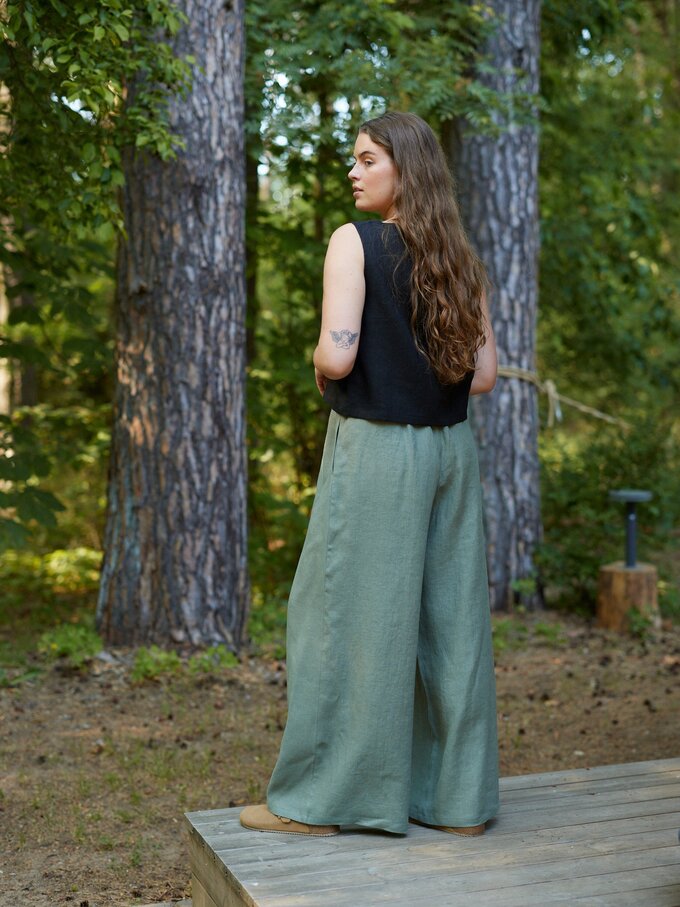 Image 4 of SONATE Linen Tank Top in Black from ALBERALKIRK