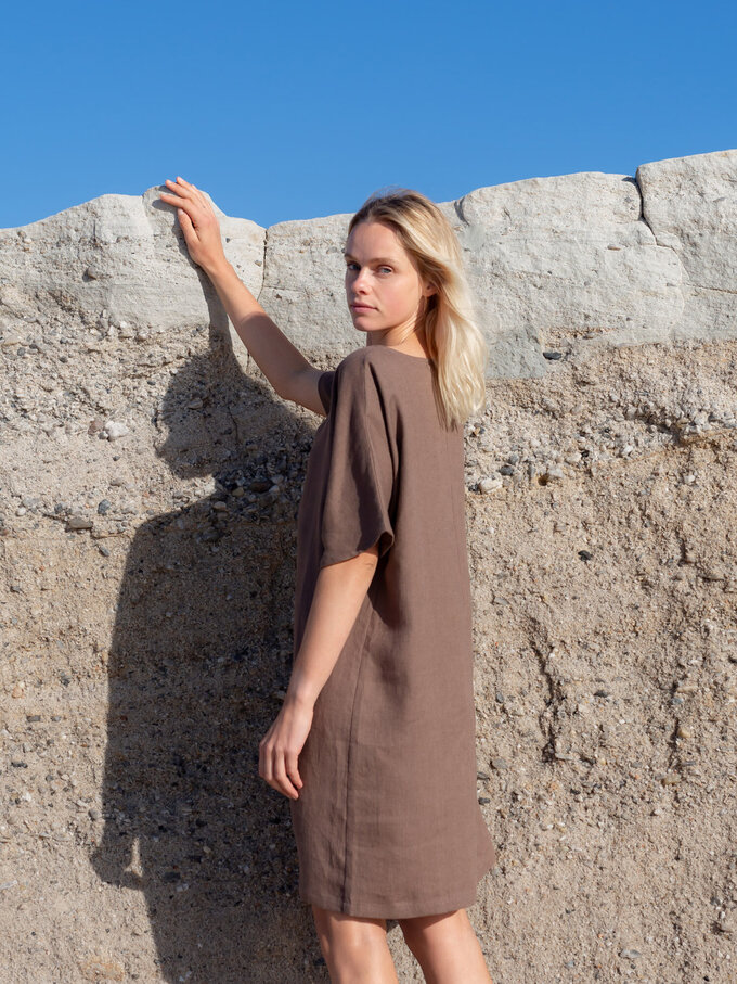 Image 4 of PEONY Linen Dress in Cocoa from ALBERALKIRK