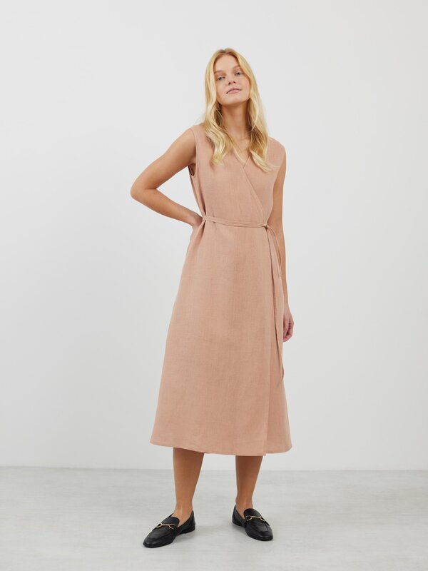 Bild 1 von PIA Leinen Midi Wickelkleid in Rosa mit Braun von ALBERALKIRK