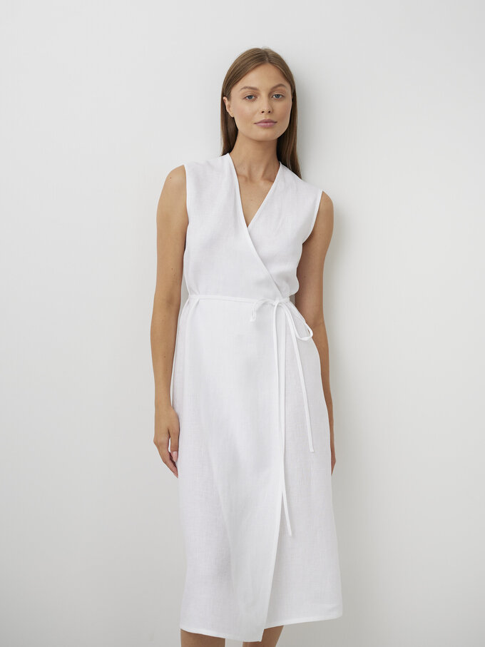 Bild 3 von PIA Leinen Midi Wickelkleid in White, you can also choose other colors above von ALBERALKIRK