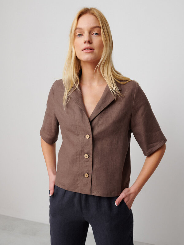 Bild 1 von RAY Kurzes Leinenhemd in Cocoa, you can also choose other colors above von Love and Confuse