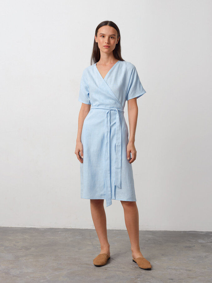 Bild 2 von SUMMER Leinen Wickelkleid in Baby Blue, you can also choose other colors above von ALBERALKIRK